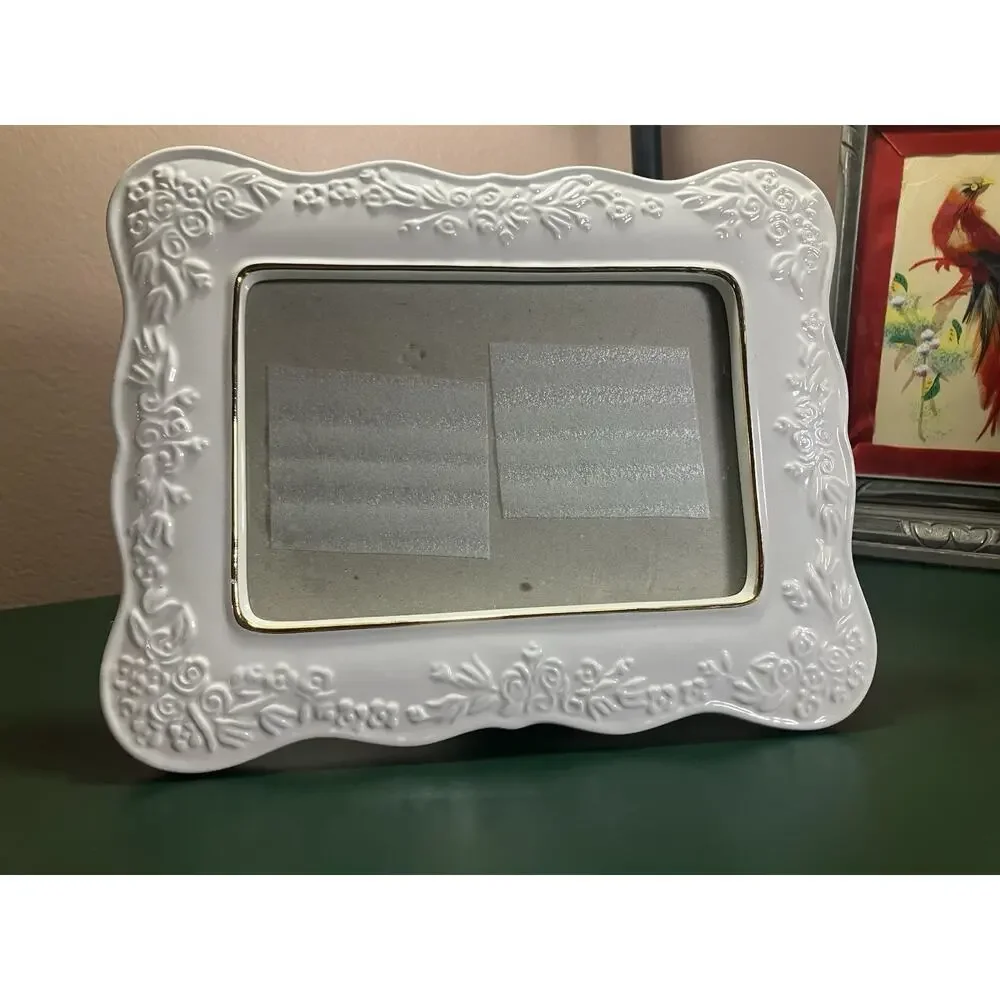 Vintage Frame Ceramic Ornate Floral Photo Frame 4x6 Landscape Easel Back White
